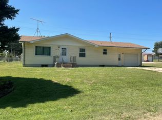 905 N Cherry St, Red Cloud, NE 68970