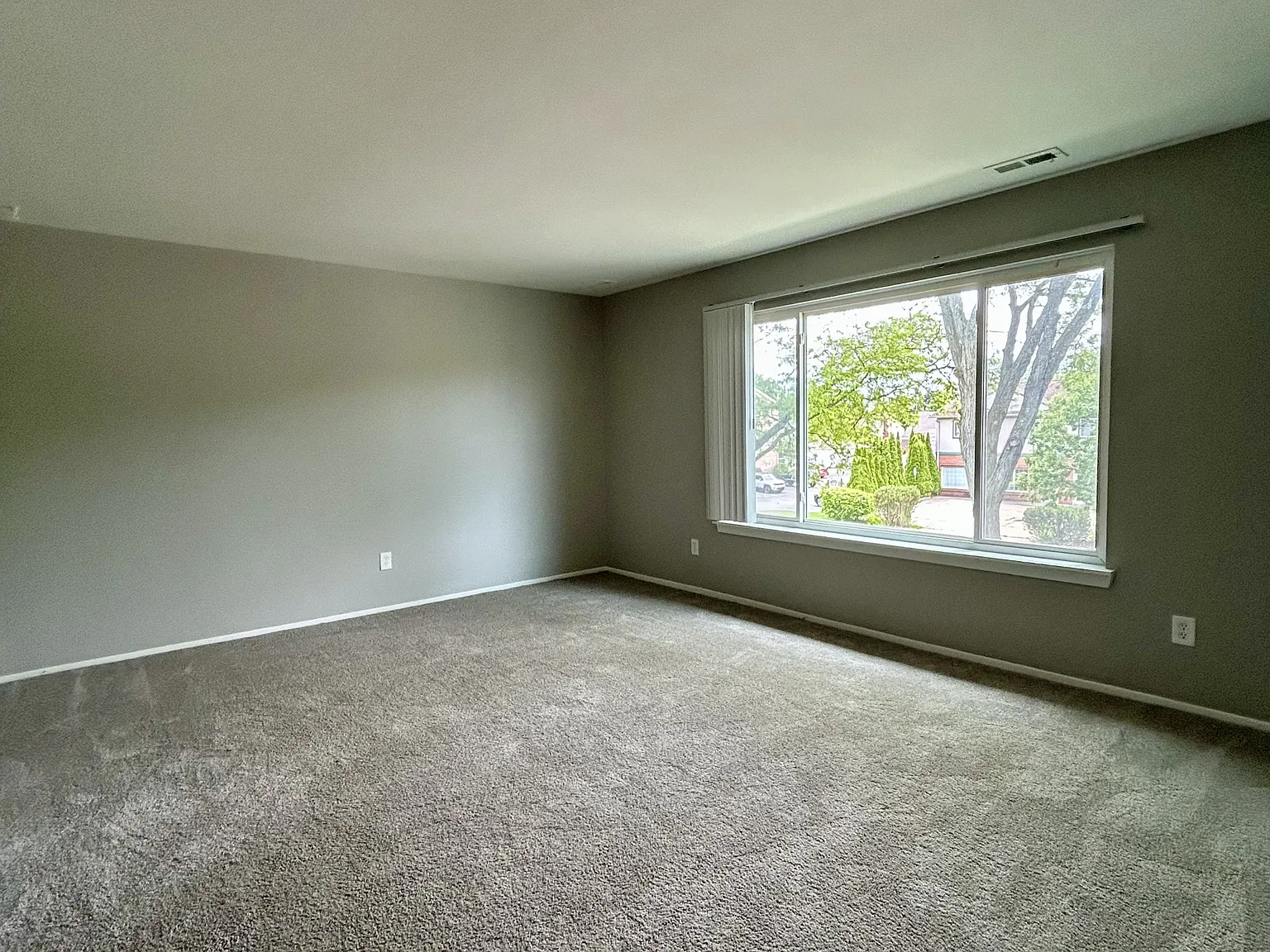 1778 Oak Apartments — Photo 3