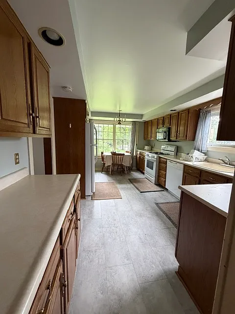 3 bed, 2000 sqft, $640 — Photo 4