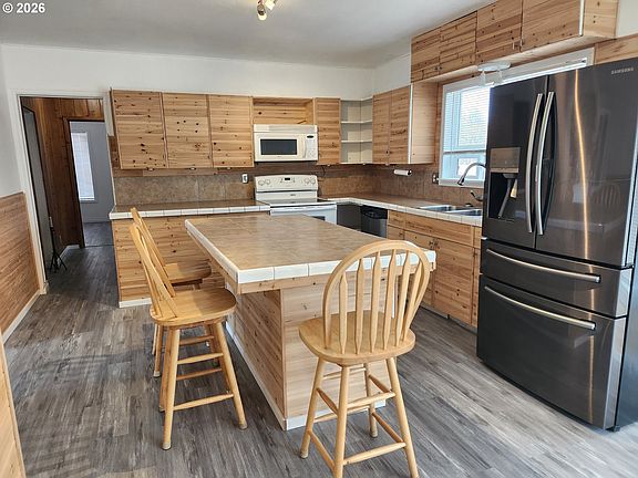 4th image of 80199 Emigrant St