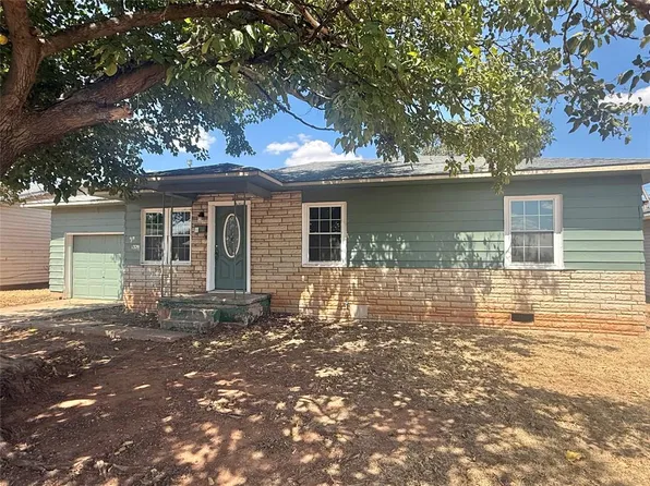 1329 E Spruce St, Altus, OK 73521