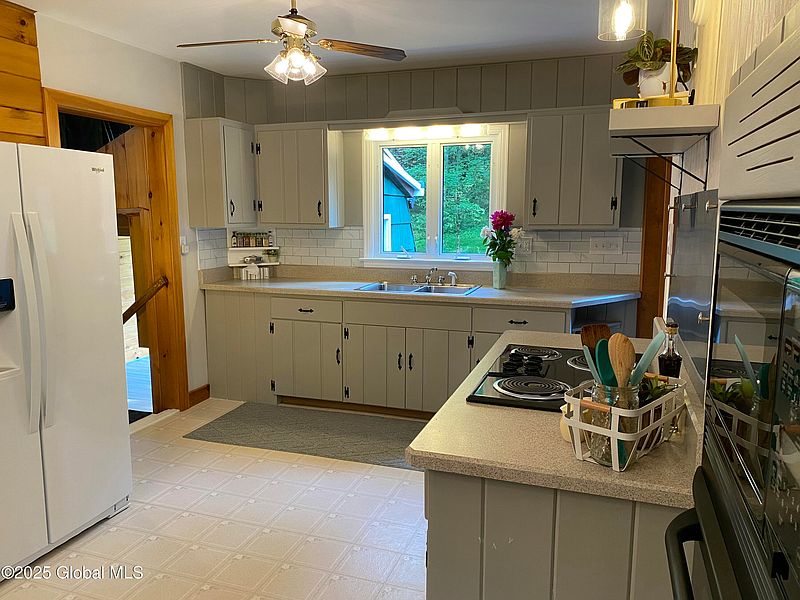 3rd image of 94 Dubois Lane