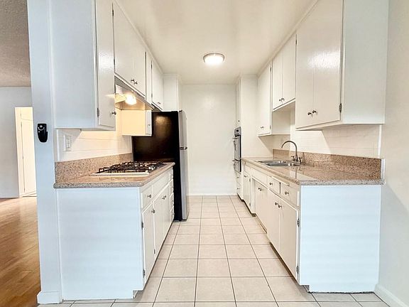 4th image of 5635 Laurel Canyon Blvd #8