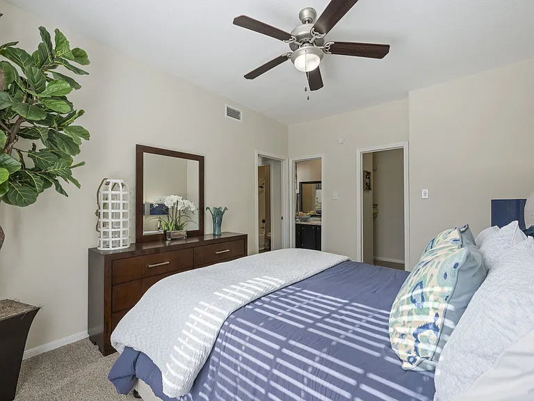 The Reston Apartments — Photo 10
