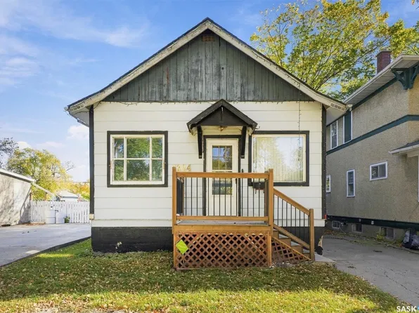 1224 B Avenue N, Saskatoon, SK S7L 1G3