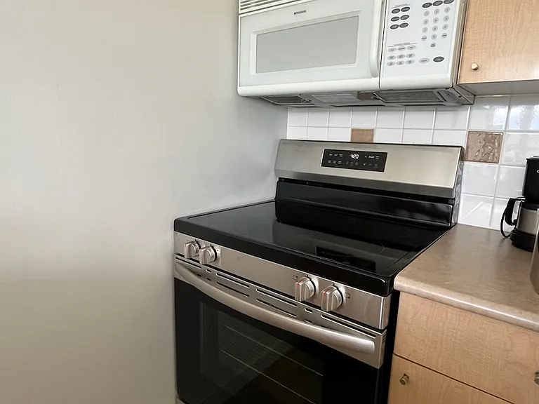 1889 Alberni St #702 — Photo 8