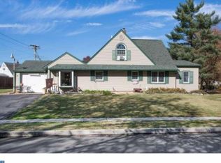 131 Red Cedar Dr, Levittown, PA 19055