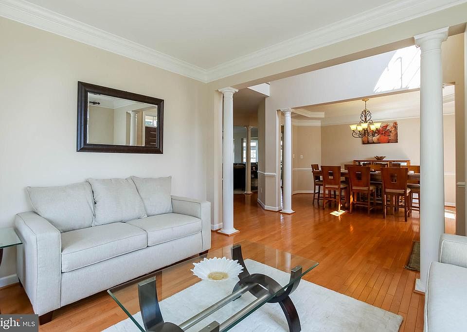 FORMAL LIVING ROOM