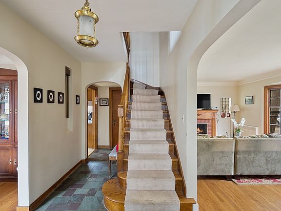 4th image of 6863 N Wildwood Ave