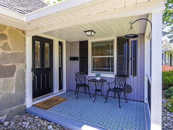 5th image of 341 Churchill Dr S