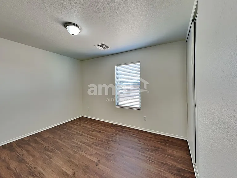16923 W Central St — Photo 22