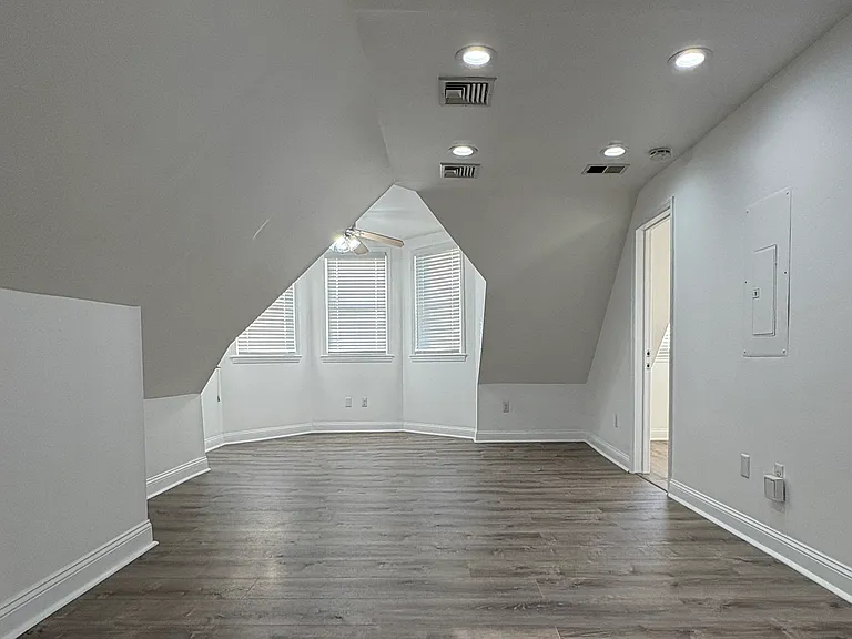 24 Somme St #3 — Photo 2