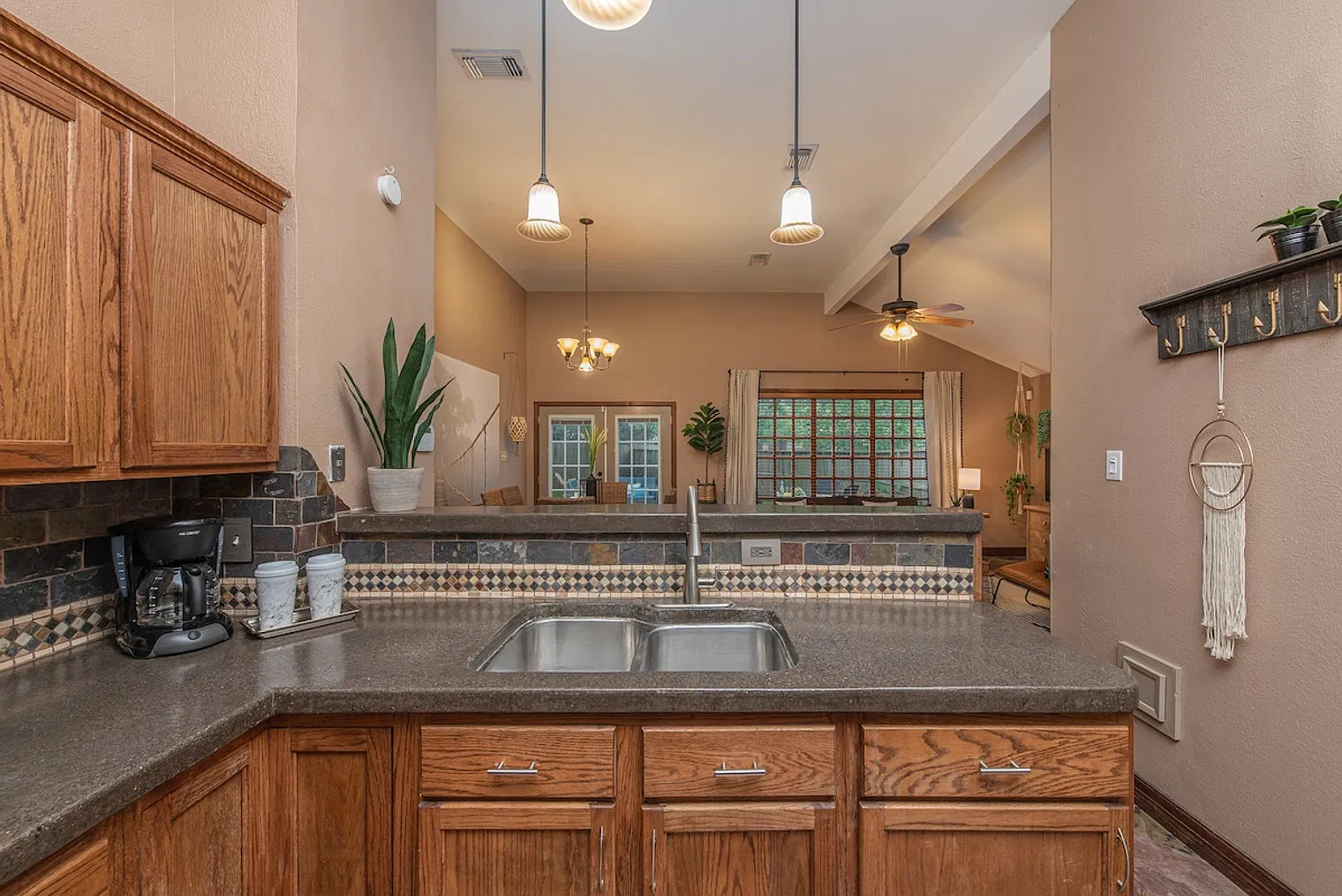 2 bed, 1.0 bath, $4,100 — Photo 3
