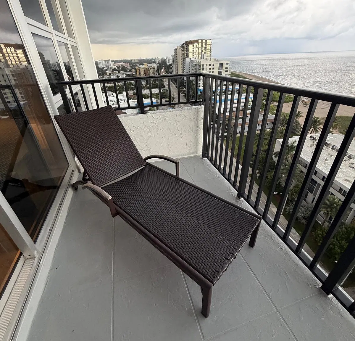2 bed, 2.0 bath, 1338 sqft, $5,000 — Photo 2