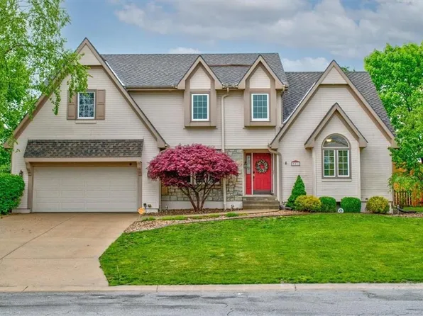 951 NW High Point Dr, Lees Summit, MO 64081