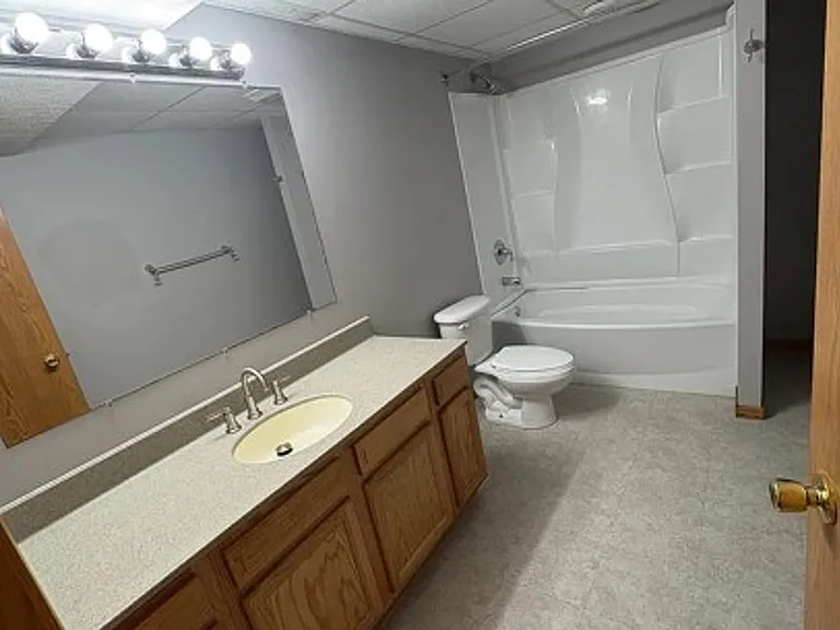 816 Mary Ct — Photo 18