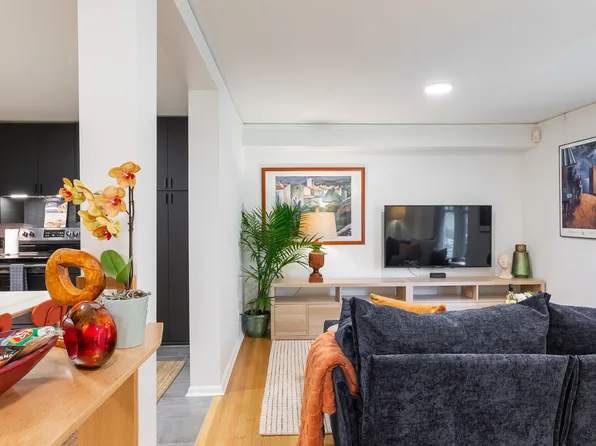 1404 24th Ave E, Seattle, WA 98112