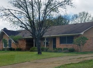 312 Swan Lake Dr, Jackson, MS 39212