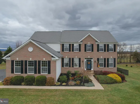 121 Paso Corto Dr, Kearneysville, WV 25430