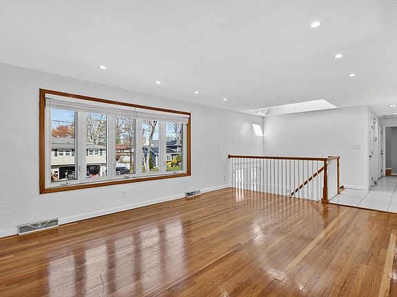 2nd image of 25 Gloversbrook Rd