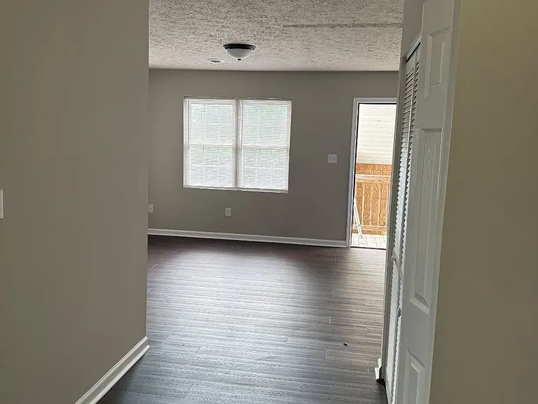 401 Dade St — Photo 1