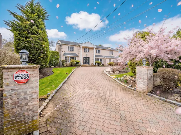 117 Plainview Road, Woodbury, NY 11797