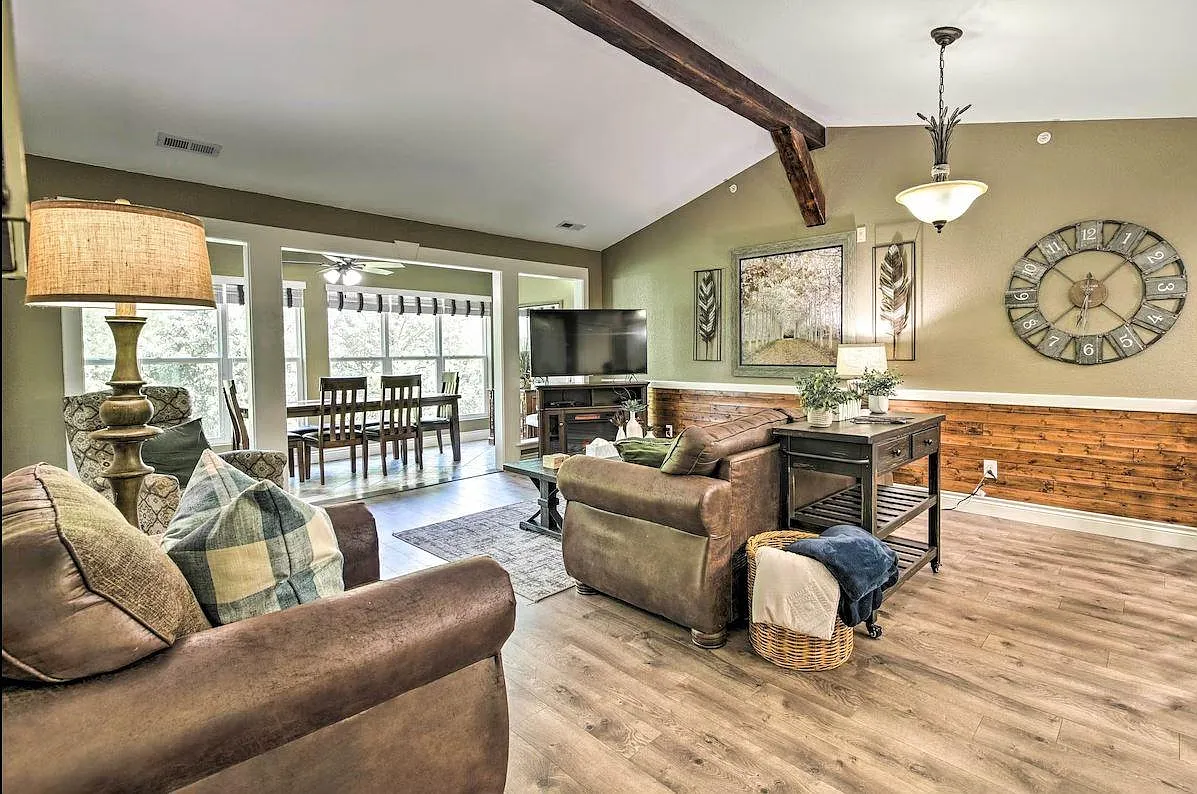 2 bed, 1100 sqft, $1,599 — Photo 1