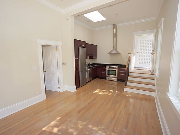 2nd image of 601 Rhode Island St #601