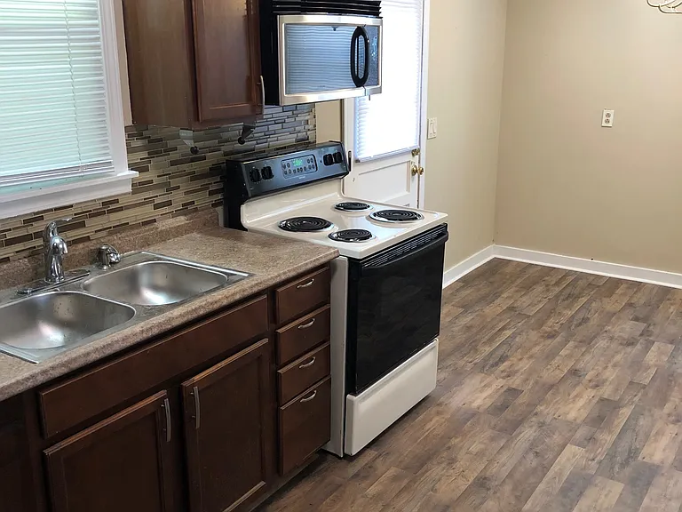340 Williamsburg Rd — Photo 6