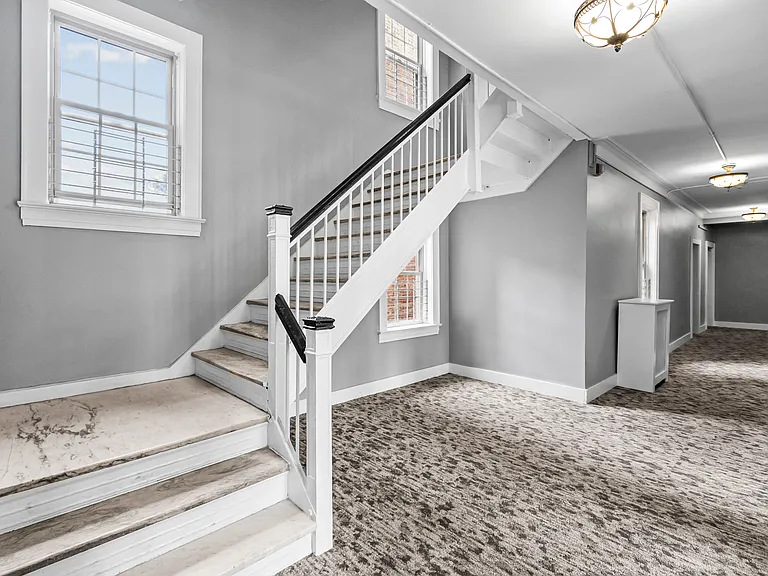 625 Elm St. Apartments — Photo 15