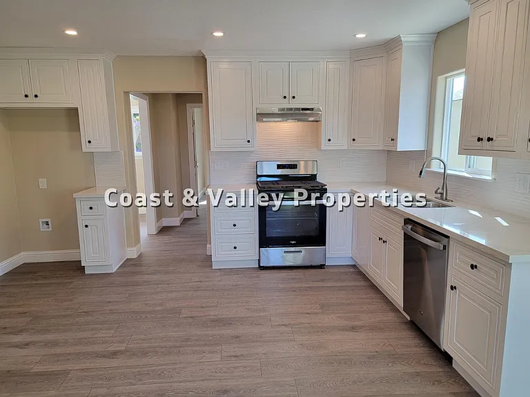 49 Villa St — Photo 2