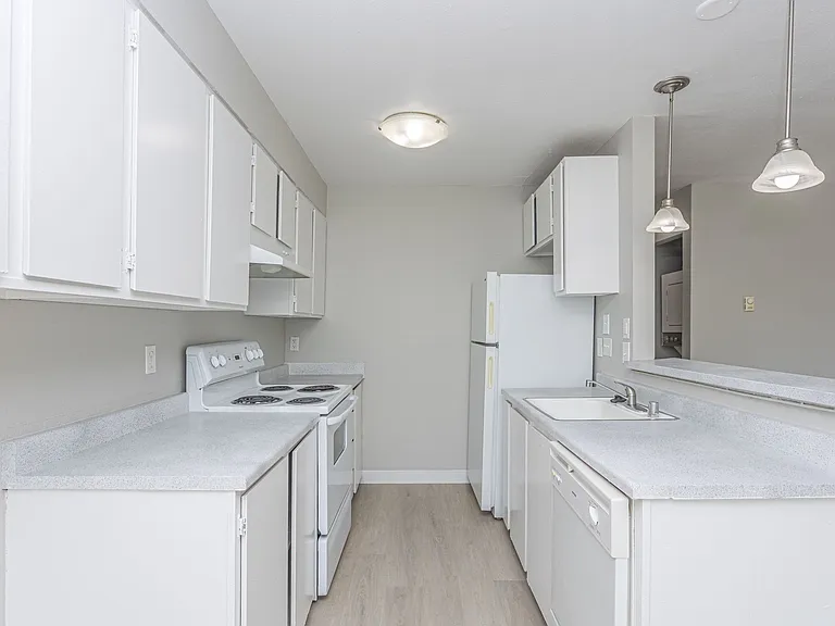 The Seasons Apartments — Photo 5