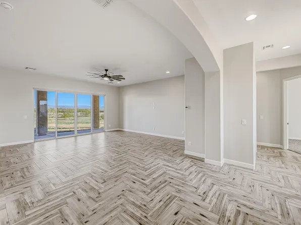 22204 W DALE Lane, Wittmann, AZ 85361