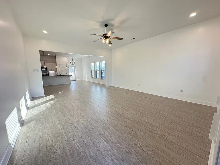 138 Gardencove Cir — Photo 8