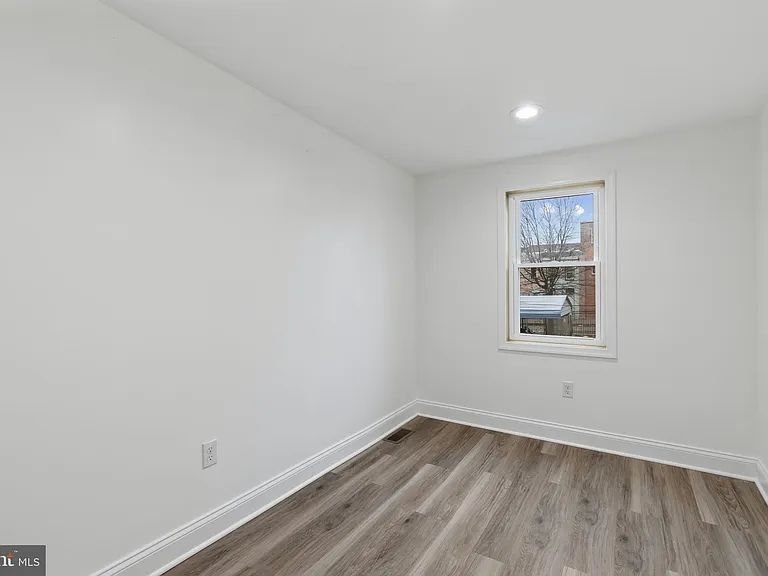 458 E Federal St — Photo 20