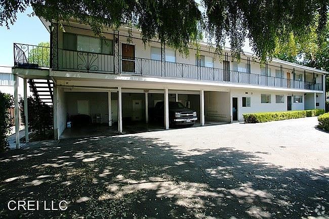 2nd image of 506 Redwood Ave Unit 3
