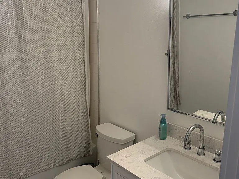 422 Canterbury Ct NW — Photo 23