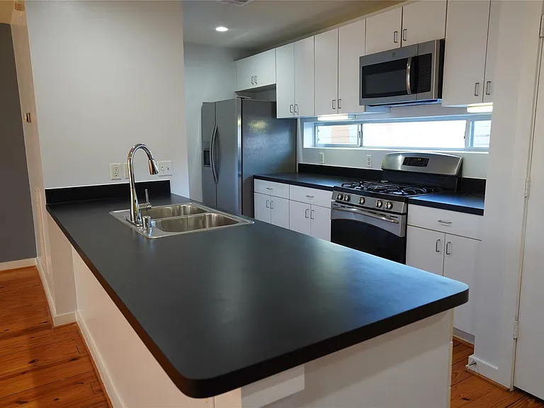 2716 Chenevert St — Photo 7