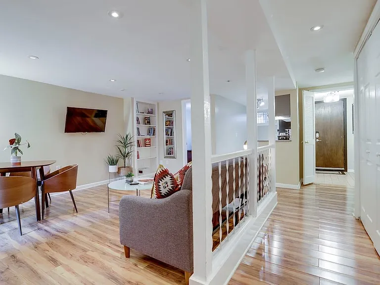113 C St SE #1 — Photo 18