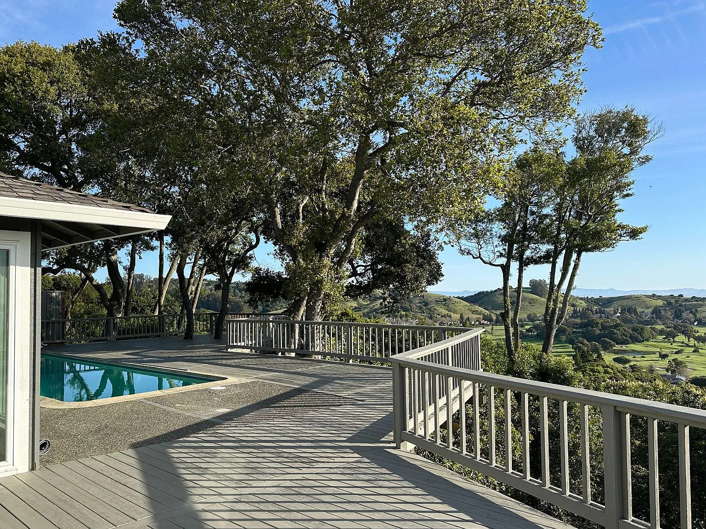 Updated Peacock Gap 4x2.5 View Home w. Pool & Hot Tub — Photo 2