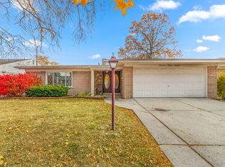 728 N Charlesworth St, Dearborn Heights, MI 48127
