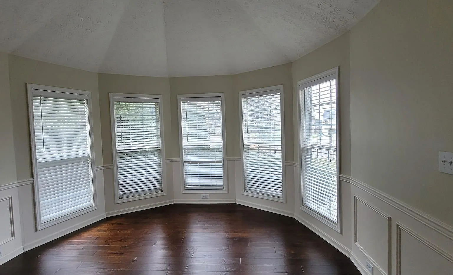 3 bed, 2100 sqft, $2,550 — Photo 4