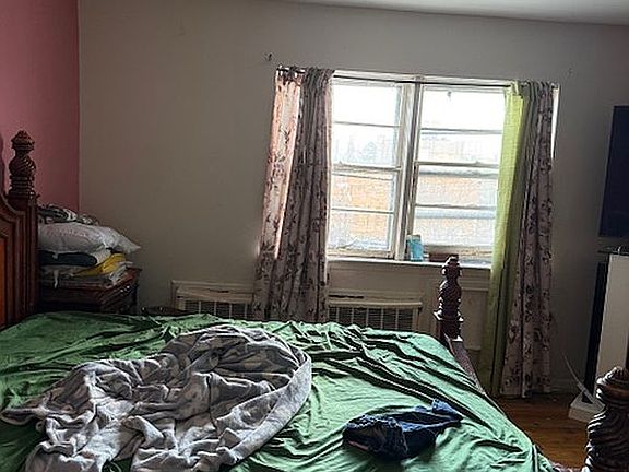 3rd image of 926 Rockaway Pkwy
