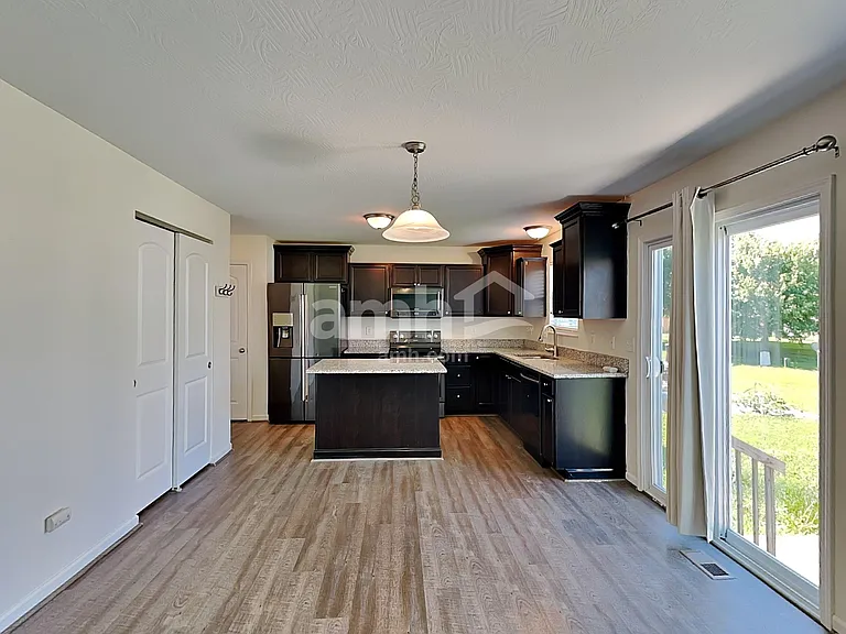 881 Orwell St — Photo 4