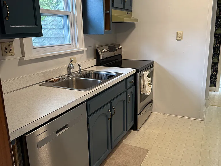 517 E Linn St — Photo 24