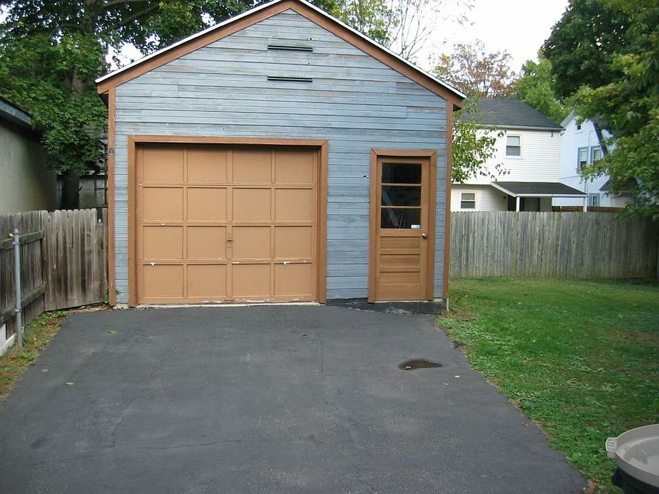 Detached Garage