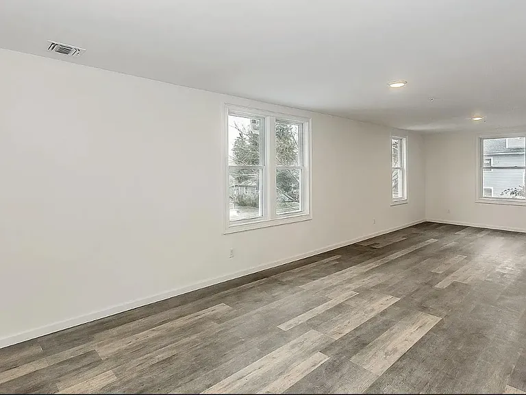 43-53 Mineola Ave #3 — Photo 2