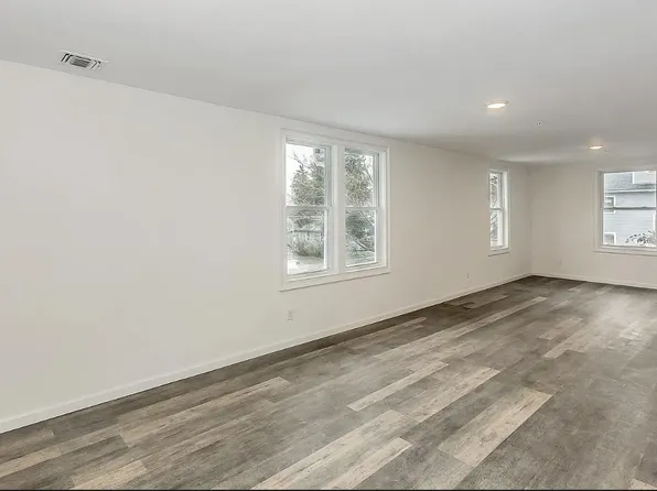 43-53 Mineola Ave #3, Roslyn Heights, NY 11577