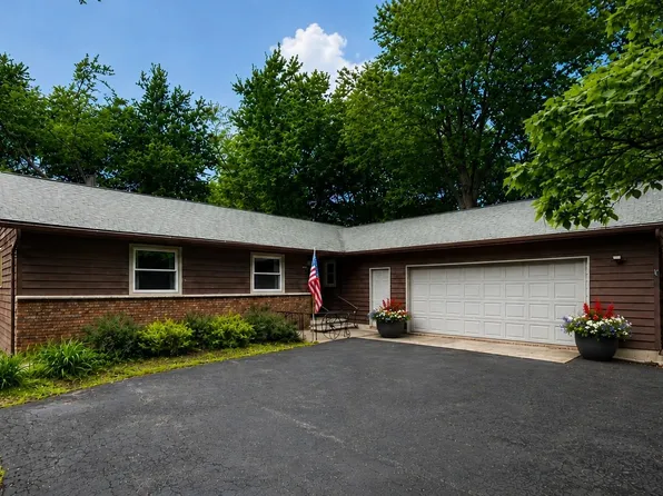 848 W South Park Ave, Oshkosh, WI 54902