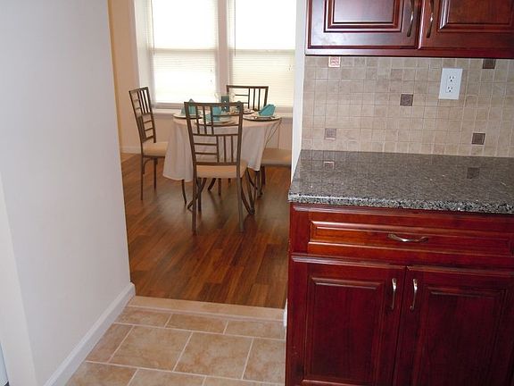 5th image of 186 Shenandoah Blvd